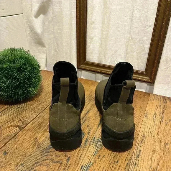 📍 URBAN OUTFITTERS Suki Sporty Chelsea Boot Kaki size 7 - Picture 8 of 12